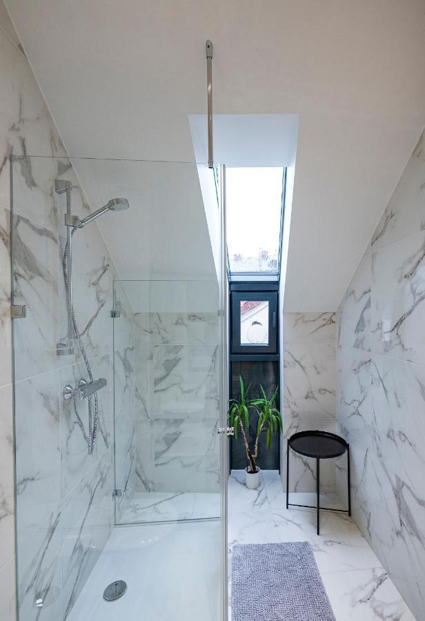 Loft 1 Bd Old Town Apartment By Hostlovers Kaunas Exterior photo